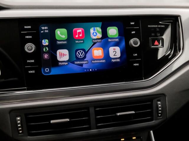 Volkswagen POLO 1.0 TSI Sportline (VIRTUAL COCKPIT, APPLE CARPLAY, GROOT NAVI, CLIMATE, SPORTSTOELEN, PARKEERSENSOREN, GETINT GLAS, LM VELGEN, ADAPTIVE CRUISE, NIEUWSTAAT)