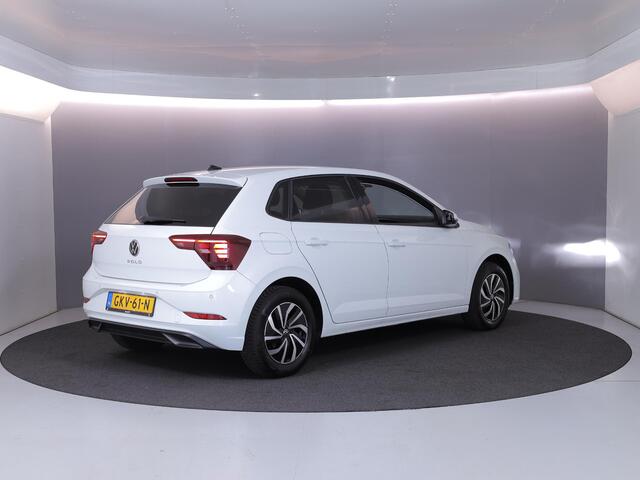 Volkswagen POLO 1.0 TSI Life Edition 95 pk | Verlengde garantie | Navigatie | Parkeersensoren achter | Achteruitrijcamera | LED koplampen |