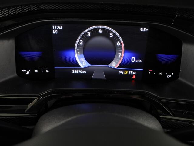 Volkswagen POLO 1.0 TSI Life 95 pk | Navigatie via App | Panoramadak | 17" LM velgen | Parkeersensoren | Adaptieve cruise control | LED koplampen | Stoelverwarming |