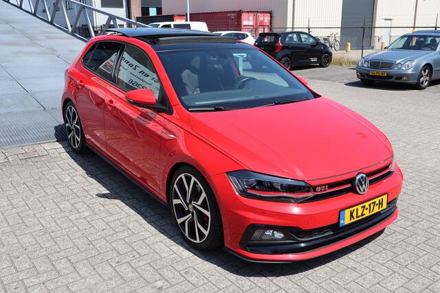 Volkswagen POLO 2.0 TSI GTI Panoramadak/Stoelverwarming/Navigatie//Digitale teller/Parkeersensoren/Adaptieve cruise control/18 inch licht metaal/Elektrisch inklapbare spiegels