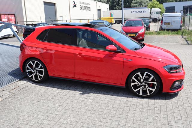 Volkswagen POLO 2.0 TSI GTI Panoramadak/Stoelverwarming/Navigatie//Digitale teller/Parkeersensoren/Adaptieve cruise control/18 inch licht metaal/Elektrisch inklapbare spiegels