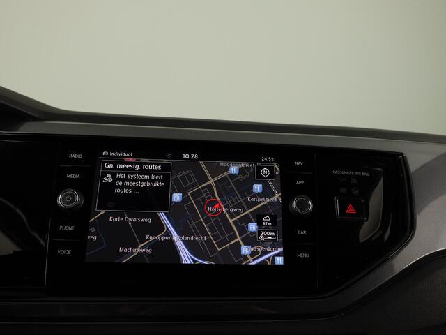 Volkswagen POLO 1.0 TSI Highline 95 PK | Automaat (DSG) | Navigatie | Camera | Parkeersensoren