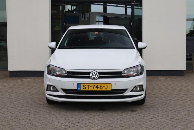Volkswagen POLO 1.0 TSI Highline 95PK / 70kW, Door ons geleverd en onderhouden, 4 seizoenenbanden, parkeersensoren voor en achter (pdc), style interieur met zwarte dakhemel, 16" LMV, navigatie, adaptieve cruise control (acc), Apple Carplay & Android Auto, half lederen be