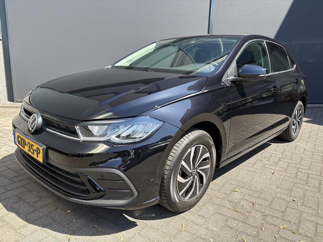 Volkswagen POLO 1.0 TSI Life Edition Achteruitrijcamera - Airco - Apple carplay - Draadloze telefoonoplader - Parkeersensor achter - Radio - Licht metalen velgen 15 inch - Navigatie - Radio - Cruise control - Elektrische ramen - Bluetooth - Led verlichting - Regensensor 