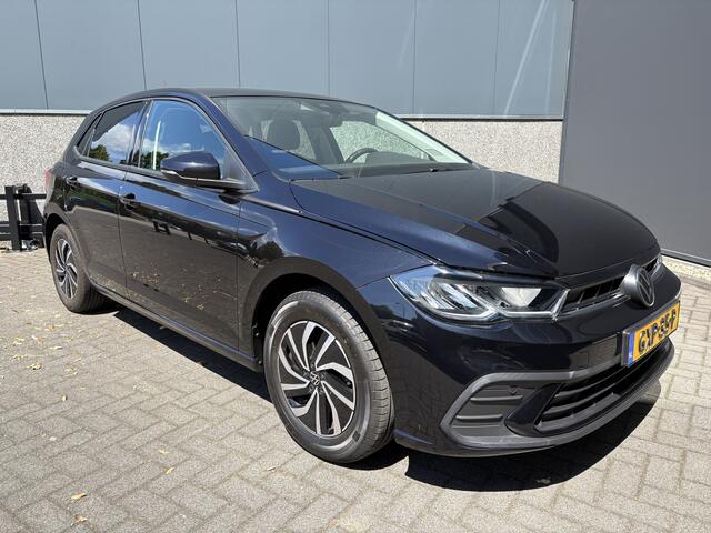 Volkswagen POLO 1.0 TSI Life Edition Achteruitrijcamera - Airco - Apple carplay - Draadloze telefoonoplader - Parkeersensor achter - Radio - Licht metalen velgen 15 inch - Navigatie - Radio - Cruise control - Elektrische ramen - Bluetooth - Led verlichting - Regensensor 