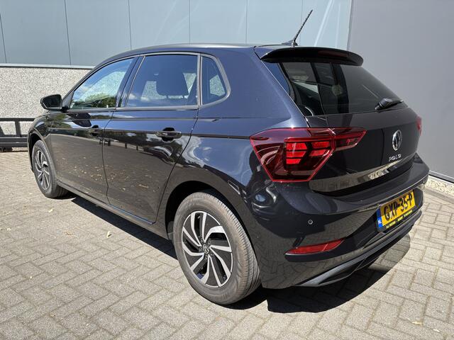 Volkswagen POLO 1.0 TSI Life Edition Achteruitrijcamera - Airco - Apple carplay - Draadloze telefoonoplader - Parkeersensor achter - Radio - Licht metalen velgen 15 inch - Navigatie - Radio - Cruise control - Elektrische ramen - Bluetooth - Led verlichting - Regensensor 