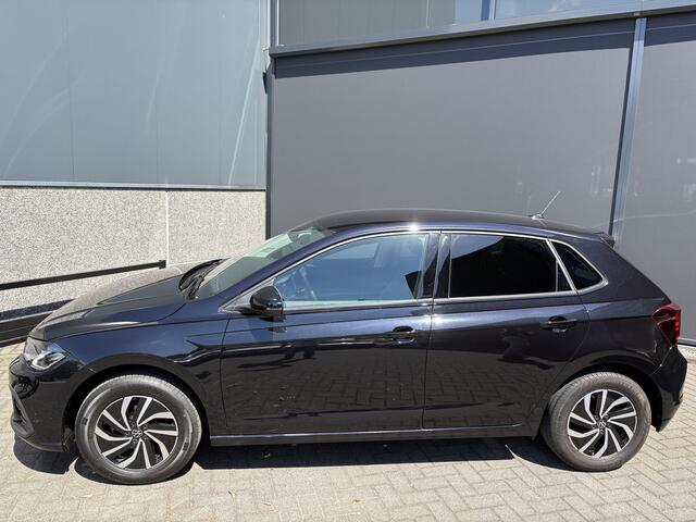 Volkswagen POLO 1.0 TSI Life Edition Achteruitrijcamera - Airco - Apple carplay - Draadloze telefoonoplader - Parkeersensor achter - Radio - Licht metalen velgen 15 inch - Navigatie - Radio - Cruise control - Elektrische ramen - Bluetooth - Led verlichting - Regensensor 