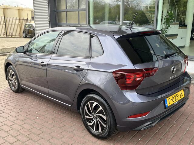 Volkswagen POLO 1.0 TSI 95pk Life / Navigatie / Airco / Parkeersensoren V+A / Getint Glas / 15'' LMV