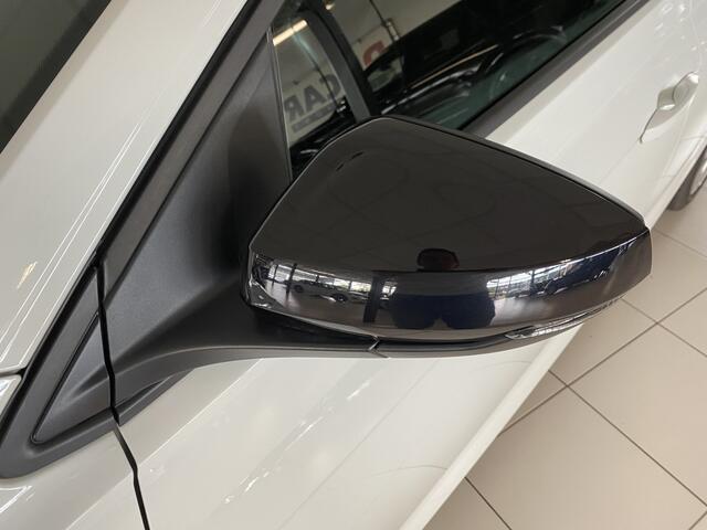 Volkswagen POLO 1.0 TSI style DSG 5 Drs 81kw / 110 PK Carplay /IQ Light /Stoelverwarming / Navigatie / Cruise controle