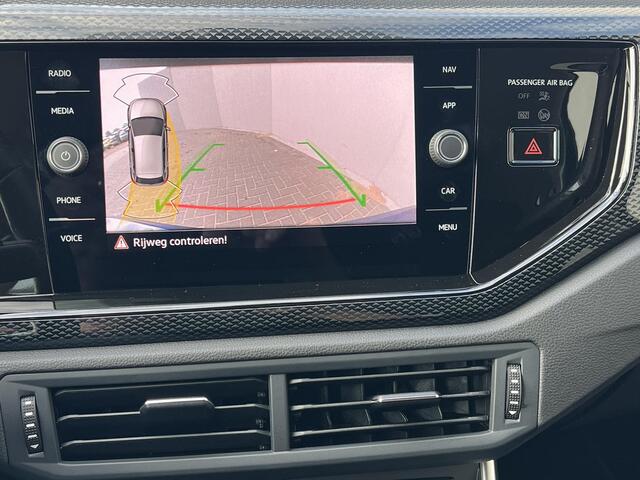 Volkswagen POLO 1.0 TSI Life Edition Automaat / Camera / Airco / PDC V+A / Navigatie via Apple CarPlay Android / Draadloos Laden / 15" LM wielen /