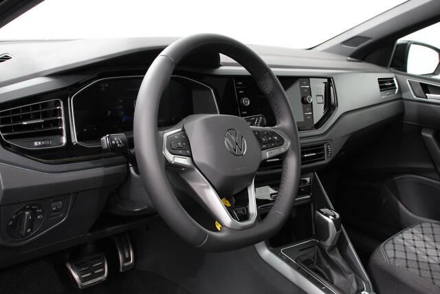 Volkswagen POLO 1.0 TSI DSG R-Line Panorama dak Navigatie App Connect Climate Control Parkeer sensoren Camera Cruise control adaptive Lichtmetalen velgen