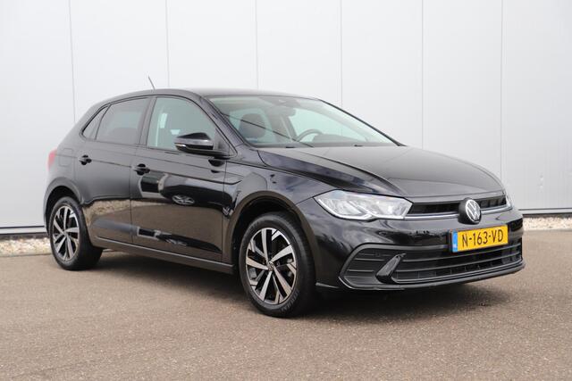 Volkswagen POLO 1.0 TSI Life Virtual 16 inch LMV Parkeersensor Carplay & Android Navigatie Adaptive Cruise Donkere Ramen