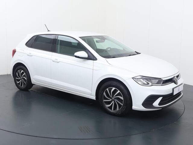 Volkswagen POLO 1.0 TSI Life | 95 PK | Adaptive Cruise Control | Navigatiesysteem | Parkeersensoren | Draadloze telefoonlader |