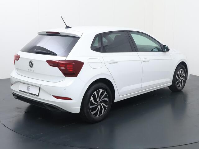 Volkswagen POLO 1.0 TSI Life | 95 PK | Adaptive Cruise Control | Navigatiesysteem | Parkeersensoren | Draadloze telefoonlader |
