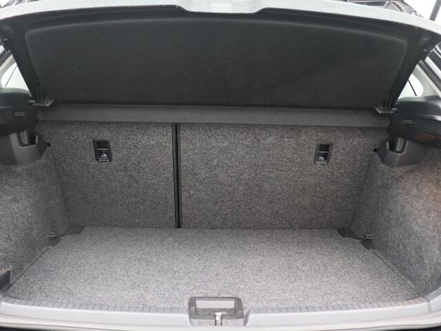 Volkswagen POLO 1.0 TSI Comfortline Business Navigatie, 16" LM Velgen, Stoelverwarming, Parkeersensoren voor en achter, Adaptieve Cruise Control, Climate Control