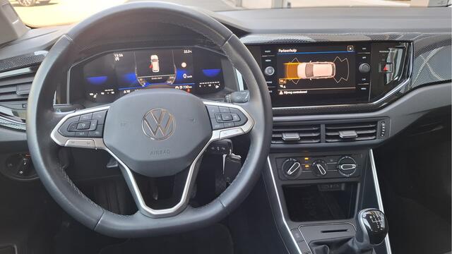 Volkswagen POLO 1.0 TSI Life Navigatie / Parkeersensoren / LMV 16 " / App-connect / LED verlichting / Carplay