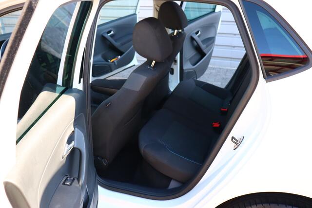 Volkswagen POLO 1.0 BlueMotion Edition O.a. Navi, Camera,Acc, Pdc, Carplay, Stoelverwarming, Etc... Rijklaar! All-in prijs!