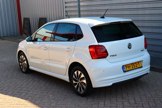 Volkswagen POLO 1.0 BlueMotion Edition O.a. Navi, Camera,Acc, Pdc, Carplay, Stoelverwarming, Etc... Rijklaar! All-in prijs!
