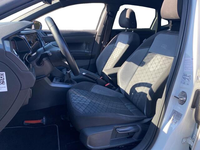 Volkswagen POLO 5-deurs 1.0 TSI R-Line NL Auto | Panodak | Virtual Cockpit | CarPlay | 17" Bergamo | etc.