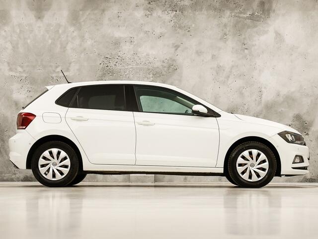 Volkswagen POLO 1.0 TSI Sportline Automaat (APPLE CARPLAY, GROOT NAVI, GETINT GLAS, ADAPTIVE CRUISE, SPORTSTOELEN, PARKEERSENSOREN, NIEUWE APK, NIEUWSTAAT)