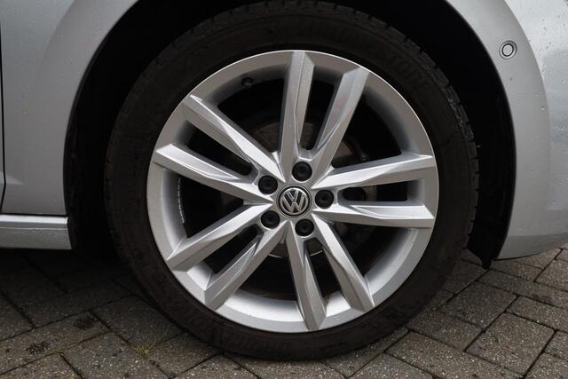 Volkswagen POLO 1.0 TSI Highline 70KW/95Pk, 17" LMV, trekhaak, navigatie, pdc voor en achter, door ons VW Dealeronderhouden en geleverd, carplay