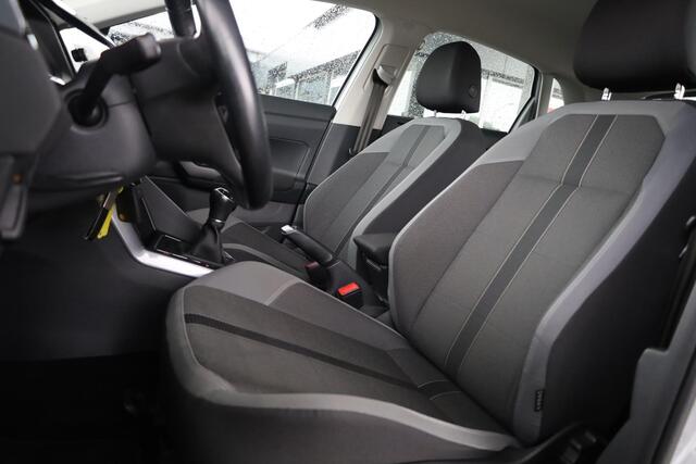 Volkswagen POLO 1.0 TSI Highline 70KW/95Pk, 17" LMV, trekhaak, navigatie, pdc voor en achter, door ons VW Dealeronderhouden en geleverd, carplay