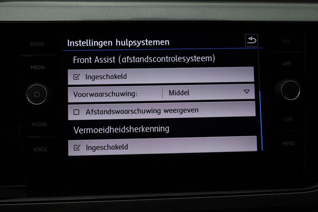 Volkswagen POLO 1.0 TSI Highline 70KW/95Pk, 17" LMV, trekhaak, navigatie, pdc voor en achter, door ons VW Dealeronderhouden en geleverd, carplay