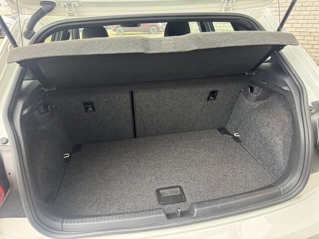 Volkswagen POLO 1.0 TSI Highline | Parkeersensoren | Navigatie | DAB+ | Climate Control |