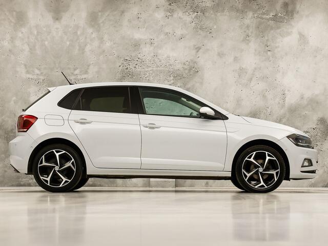 Volkswagen POLO 1.0 TSI Sportline Automaat (VIRTUAL COCKPIT, APPLE CARPLAY, GROOT NAVI, CLIMATE, CAMERA, STOELVERWARMING, SPORTSTOELEN, GETINT GLAS, KEYLESS START, ADAPTIVE CRUISE, NIEUWSTAAT)