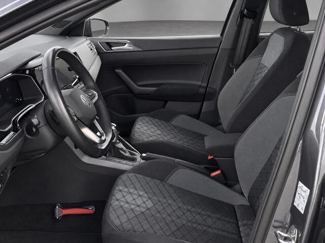 Volkswagen POLO 1.0TSI/95PK R-Line · Apple/Android Car Play · Camera + Parkeersensoren · Cruise control adaptief · Clima · Garantie t/m 27-06-2028 100000km.