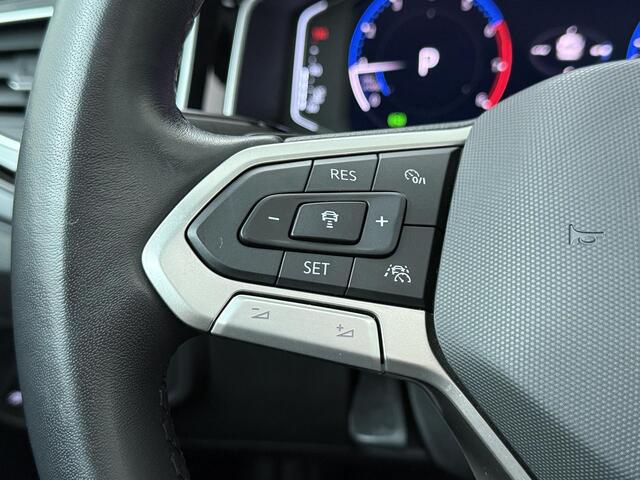 Volkswagen POLO 1.0 TSI R-Line | 95 PK | Adaptive Cruise Control | Climate control | Panoramadak | Matrix LED | Draadloze telefoonlader | Navigatiesysteem | Sfeerverlichting | Travel Assist | Parkeersensoren | Apple Carplay / Android Auto |