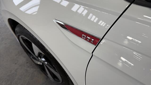 Volkswagen POLO 2.0 TSI GTI Clima / Winter Pakket / CarPlay / ABC Uitlaat systeem / Navi / PDC
