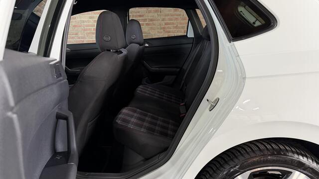 Volkswagen POLO 2.0 TSI GTI Clima / Winter Pakket / CarPlay / ABC Uitlaat systeem / Navi / PDC