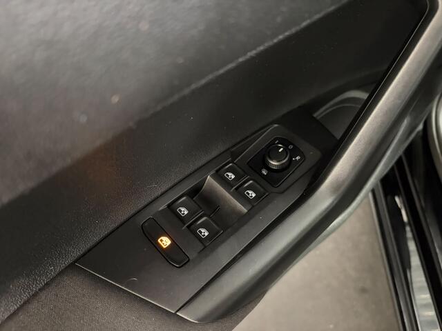 Volkswagen POLO 1.0 TSI Comfortline PDC. CarPlay. 17'' LM!