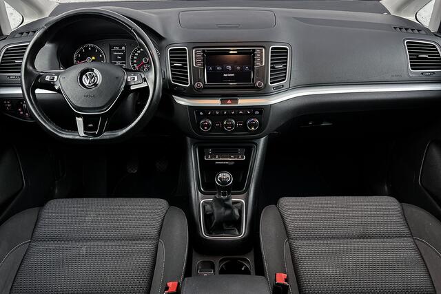 Volkswagen SHARAN 1.4 TSI Exclusive Series 7P | Trekhaak | Navigatie | Parkeersensoren | Verwarmde stoelen | Airconditioning