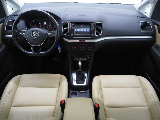 Volkswagen SHARAN 1.4 TSI DSG Exclusive 7P | Panoramadak | Trekhaak | Leder | Camera | BLIS | Cruise | Carplay
