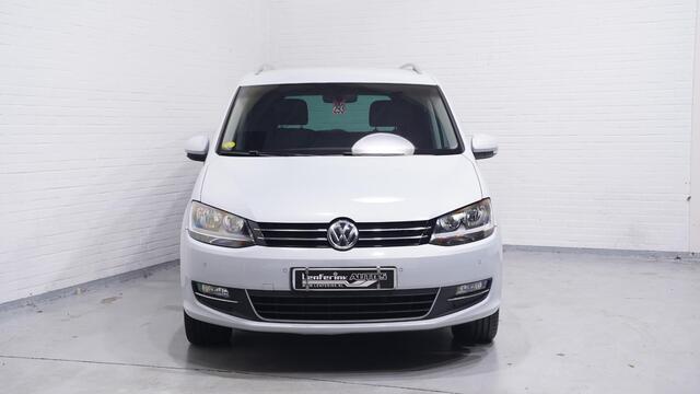 Volkswagen SHARAN 2.0 TDI 150 pk DSG Aut. GRIJS KENTEKEN Trekhaak Navi, Adapt.Cruise, 2x Elek. Schuifdeur, Leder Zwart