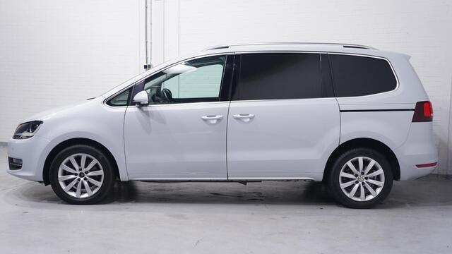 Volkswagen SHARAN 2.0 TDI 150 pk DSG Aut. GRIJS KENTEKEN Trekhaak Navi, Adapt.Cruise, 2x Elek. Schuifdeur, Leder Zwart