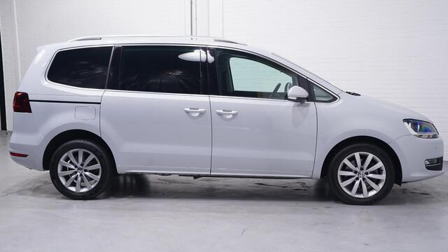 Volkswagen SHARAN 2.0 TDI 150 pk DSG Aut. GRIJS KENTEKEN Trekhaak Navi, Adapt.Cruise, 2x Elek. Schuifdeur, Leder Zwart