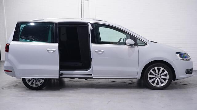 Volkswagen SHARAN 2.0 TDI 150 pk DSG Aut. GRIJS KENTEKEN Trekhaak Navi, Adapt.Cruise, 2x Elek. Schuifdeur, Leder Zwart