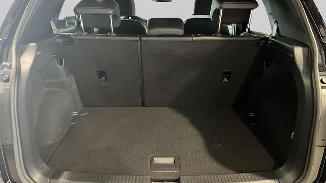 Volkswagen T-Cross 1.0 TSI 110pk DSG Automaat R-Line | Navi | Apple carplay | PDC en camera | Donker glas | LED | Chromen dakrails | 16 inch lm.velgen | Digital cockpit | Keyless