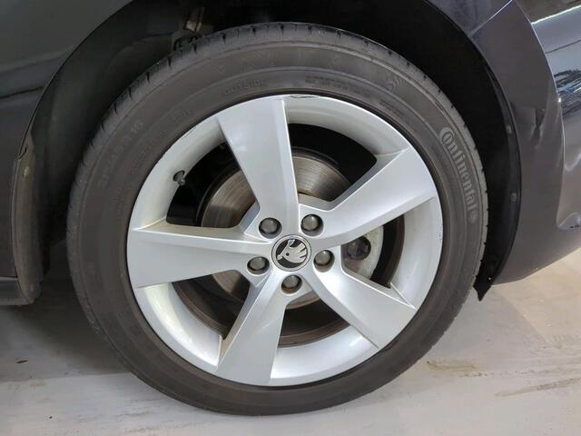 Volkswagen T-Cross 1.0 TSI Style Executive Navigatie / Parkeersensoren / LED / Clima / Bluetooth / 17"LM Velgen
