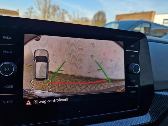 Volkswagen T-Cross 1.0 TSI Life Edition | Stoelverwarming | Clima | Camera | Navi | Cruise |