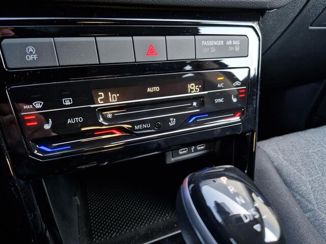 Volkswagen T-Cross 1.0 TSI Life Edition | Stoelverwarming | Clima | Camera | Navi | Cruise |