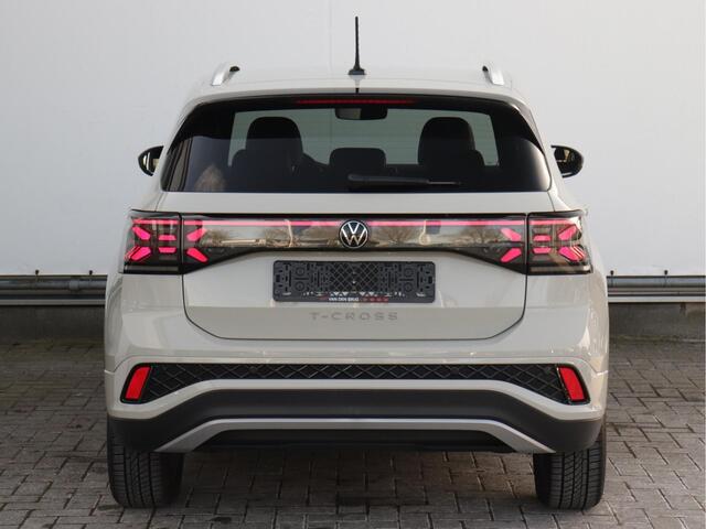 Volkswagen T-Cross 1.0 TSI R-Line 115pk Automaat | Vierseizoenenbanden | Navigatie | Matrix LED | Stoelverwarming | Adaptive Cruise | Climate Control |