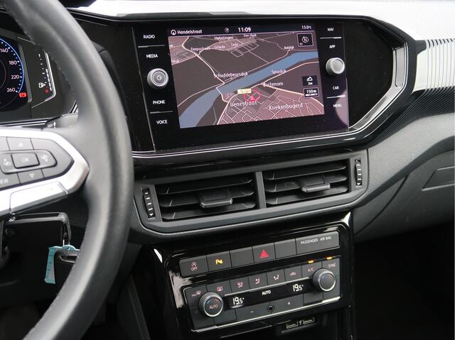 Volkswagen T-Cross 1.0 TSI Life Executive Design | Parkeersensoren | Virtual | Navigatie