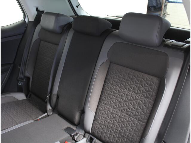 Volkswagen T-Cross 1.0 TSI Style R-Line CARPLAY | CAMERA | LED | ADAPCRUISE | DIGIDASH | VERWSTOELEN