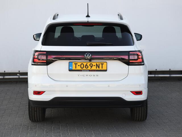 Volkswagen T-Cross 1.0 TSI R-Line 110PK DSG | Cruise control | LED | Camera | 18 inch velgen | Navigatie