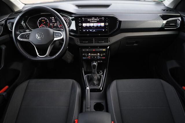Volkswagen T-Cross 1.0 TSI Style 110PK / 81kW DSG, Achteruitrijcamera (rear view), design pakket 'black', multi-function display plus, adaptieve cruise control (acc), licht & zicht pakket, multimedia pakket, navigatie, parkeersensoren voor en achter (pdc), DAB+, elektrisch 