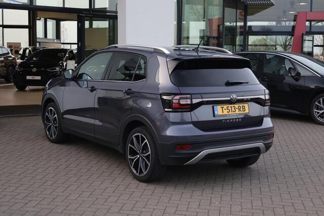 Volkswagen T-Cross 1.0 TSI Style 110PK / 81kW DSG, Achteruitrijcamera (rear view), design pakket 'black', multi-function display plus, adaptieve cruise control (acc), licht & zicht pakket, multimedia pakket, navigatie, parkeersensoren voor en achter (pdc), DAB+, elektrisch 